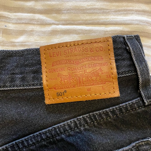 Black Levi 501 cutoffs - Picture 2 of 6